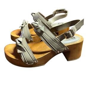 Journee Collection Tia Slingback Bow & Stud Wood Look Heel Sandals NEW Size 8.5